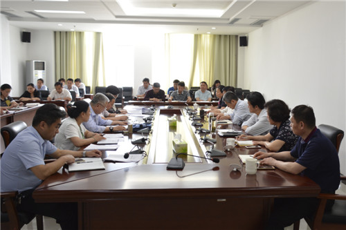 我校党委理论学习中心组召开党风廉政专题学习（扩大）会