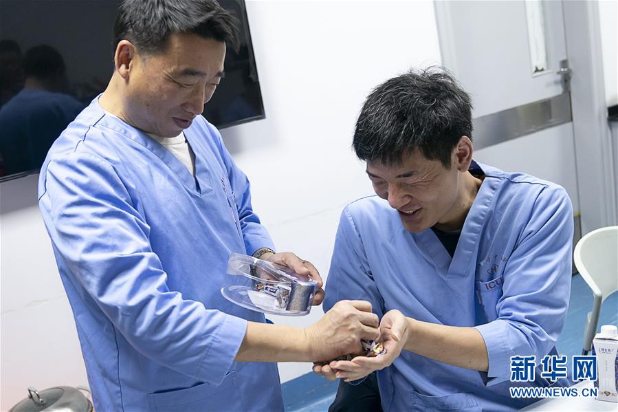 (新华全媒头条·图文互动)(23)万众一心迎挑战 众志成城战疫情——全国总动员打响疫情防控阻击战纪实