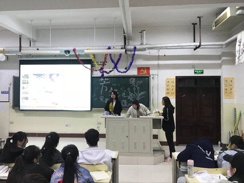 2017级口腔9.10班成功举办“芳华”主题班会