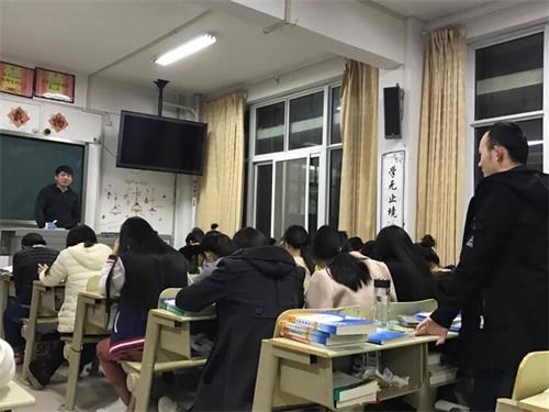 2015级口腔5、6班成功召开“校风建设，从我做起”主题班会