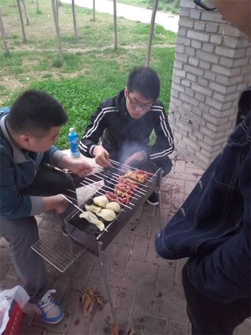 2015级口腔5.6班 “我的青春，我做主”班级联谊活动顺利举行