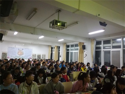 2016级口腔7、8班举行"崇德端行,文明修身"主题班会