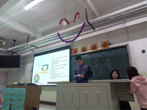 2015级口腔3、4班成功举办“生活要有暖和光”主题班会