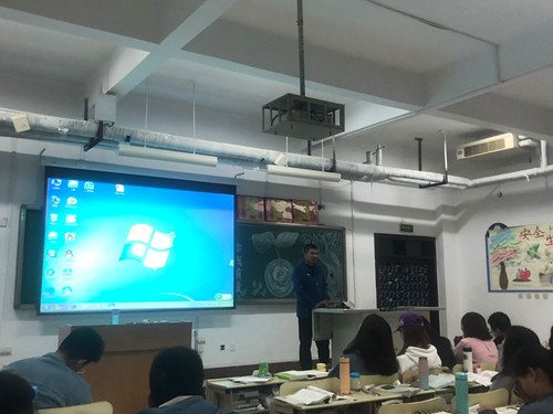 2018级口腔3.4班成功举办“保护环境”主题班会
