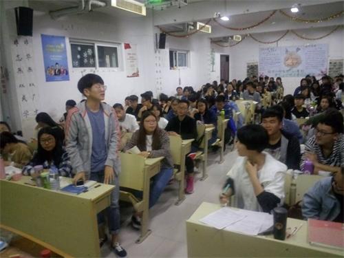 2016级口腔7.8班成功举办“女性是否应该受到就业保护”主题辩论赛
