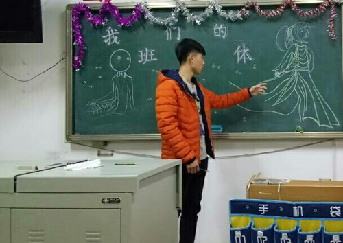 2017级口腔3.4班成功举办“我的大学，我的班级”主题班会