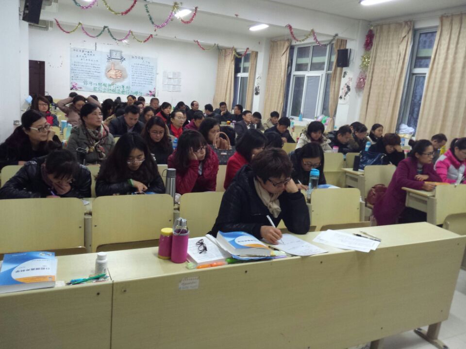 基础医学部全体党员集体学习十八届五中全会精神