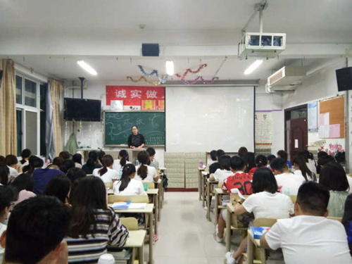 2016级口腔7.8班成功举办“欢乐畅享会”主题班会