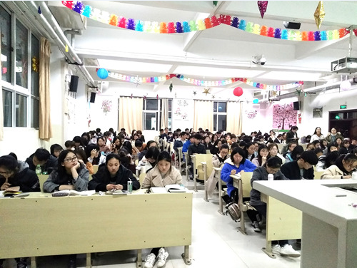 2017级口腔7.8班成功举办“爱与尊重”主题班会