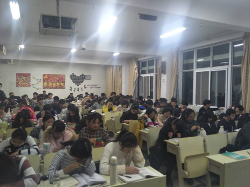 2017级口腔3.4班成功举办“如何处理好同学间的关系”主题班会