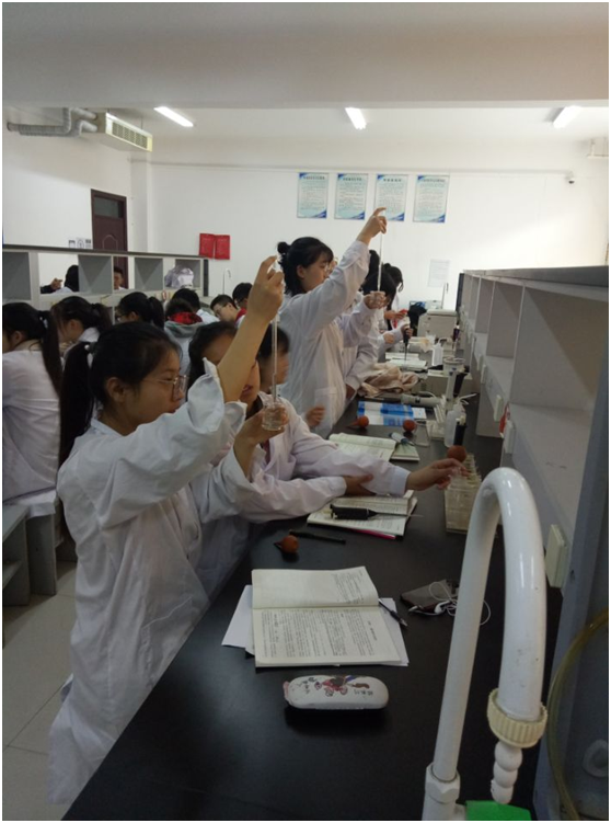 翻转教学走进生化实验教学课堂