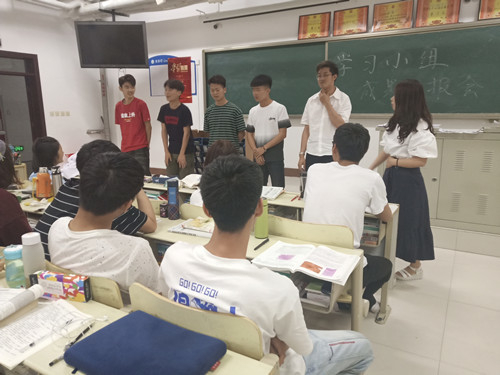 2018级口腔一、二班成功举办“学习小组成果汇报会”
