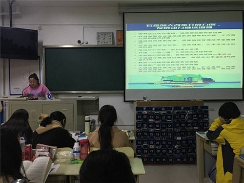 2018级口腔9、10班成功举办“聚焦两会”主题班会