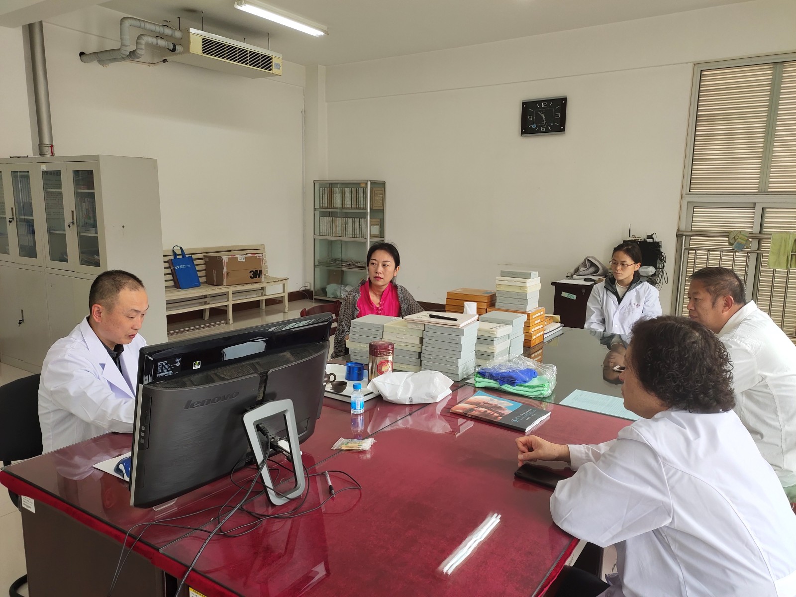 结合自身专业特色 丰富实验室内涵建设