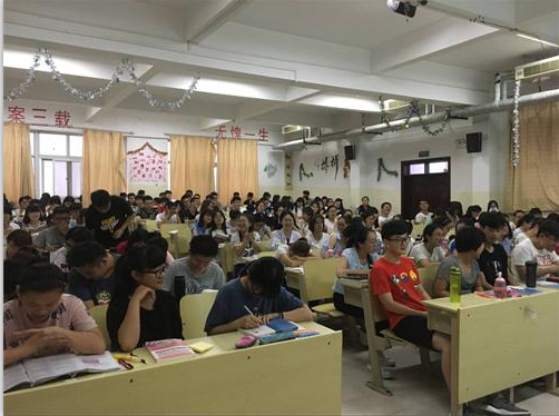 2016级口腔3、4班举办“反对恐怖主义,维护世界和平”主题班会