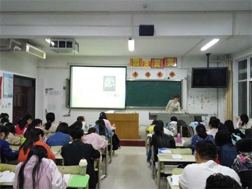2015级口腔5.6班成功举办“至诚则成,立信于行”主题班会