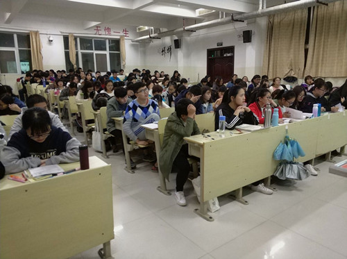 2016级口腔3.4班成功举办“成功无捷径,学习当奋斗”主题班会