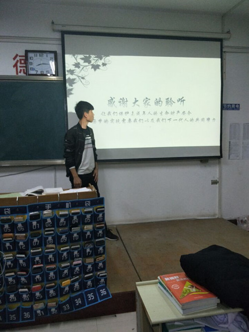 2017級口腔3.4班成功举办“唤醒人性善良,用青春传播正能量”主题班会