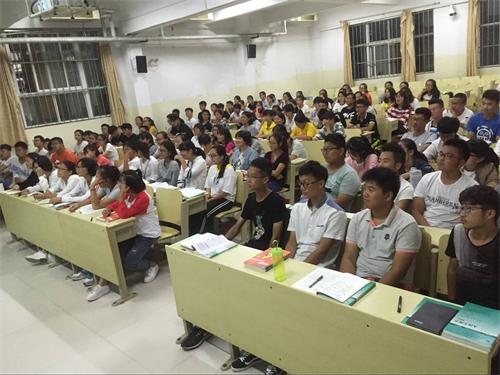 2017级口腔1.2班成功举办“如何读大学,开学第一课”为题的主题班会