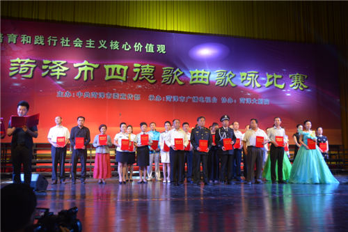我校合唱队在全市四德歌咏比赛中荣获二等奖和优秀组织奖