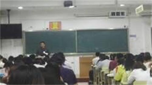 2015级口腔7.8班成功举办“因为年轻，所以梦想”主题班会