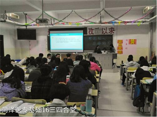 2016级口腔3.4班举办“不忘初心,方得始终”主题班会