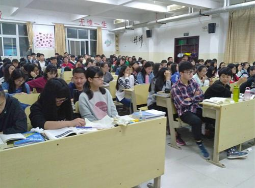 2016级口腔医学3.4班举办“红的基因，我们的传承”纪念红军80周年活动