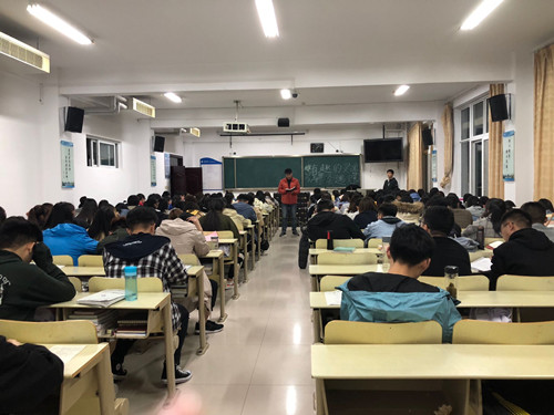 2018级口腔7.8班成功举办“有趣的灵魂终会遇见”主题班会