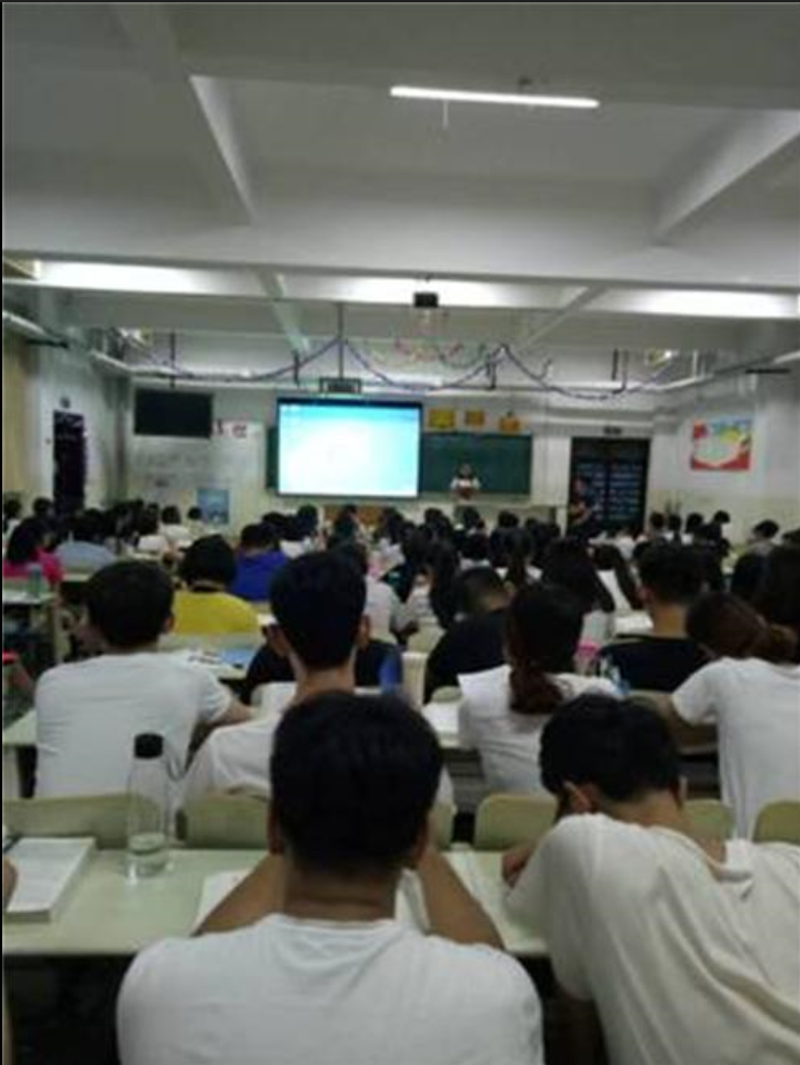 2016级口腔1.2班举行“学子经验交流会”主题班会