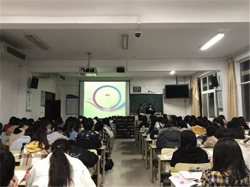 2018级口腔7.8班成功举办“心存感恩”主题班会