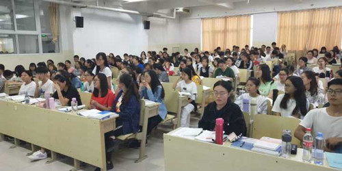 2017级口腔7.8班成功举办“时光机”主题班会