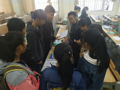 我校掀起学习十九大报告热潮