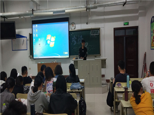 2017级口腔9.10班成功举办“珍惜”主题班会