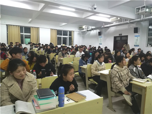 2017级口腔7.8班成功举办“当幸福来敲门”主题班会