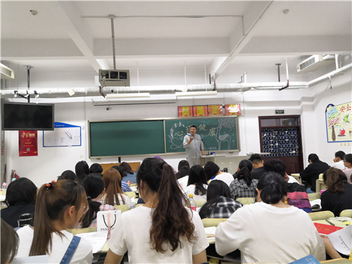 2018级口腔三、四班成功举办“心理健康”主题班会