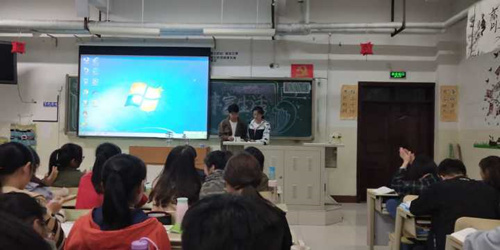 2017级口腔9.10班成功举办“交流经验,丰富生活”主题班会