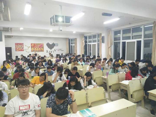 2017级口腔3.4班成功举办“个人信息的安全防护”主题班会