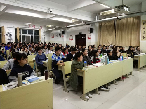 2016级口腔3.4班成功举办“理性消费”主题班会