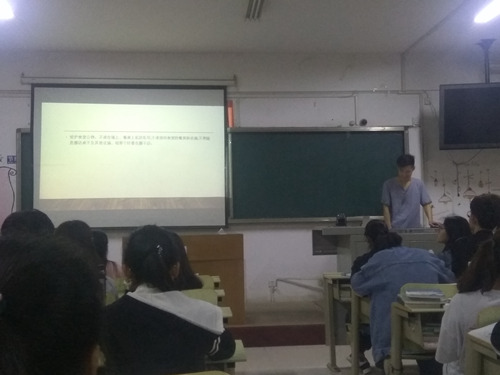 2017级口腔5.6班成功举办“餐桌文明礼仪”主题班会