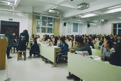 2017级口腔7.8班成功举办“南腔北调”主题班会