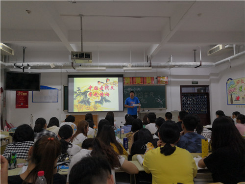 2018级口腔三、四班成功举办“中国古代诗词文化”主题班会