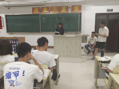 2018级口腔一、二班成功举办“学习小组成果汇报会”