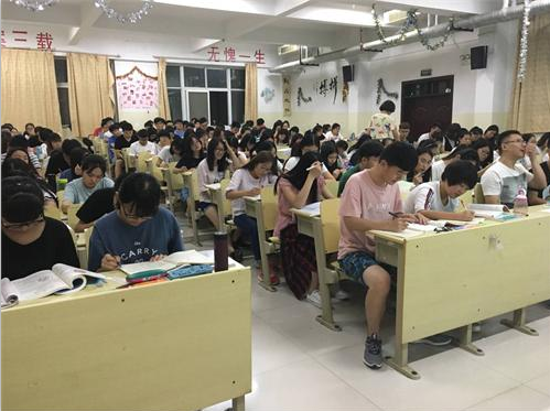 2016级口腔3、4班举办“拒绝二手烟,让肺自由呼吸”世界无烟日主题活动