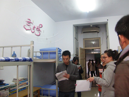我校药学系开展宿舍内务检查评比活动
