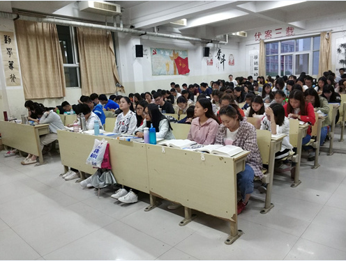 2016级口腔3.4班成功举办“感恩教育”主题班会