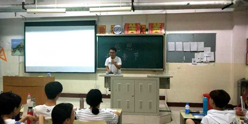 2017级口腔7.8班成功举办 “感恩母亲节”主题班会