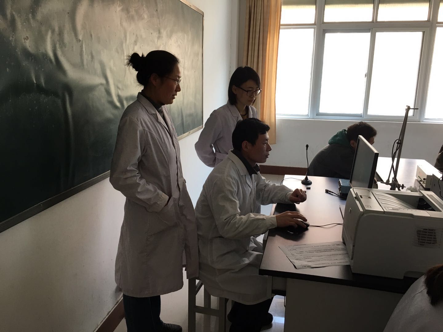 我部心理学教研室联合机能实验室对学生进行心理健康普查