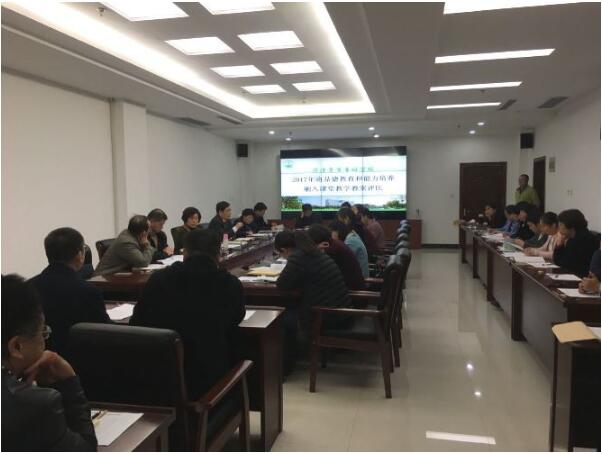 我校举行将品德教育和能力培养融入课堂教学优秀教案展评活动