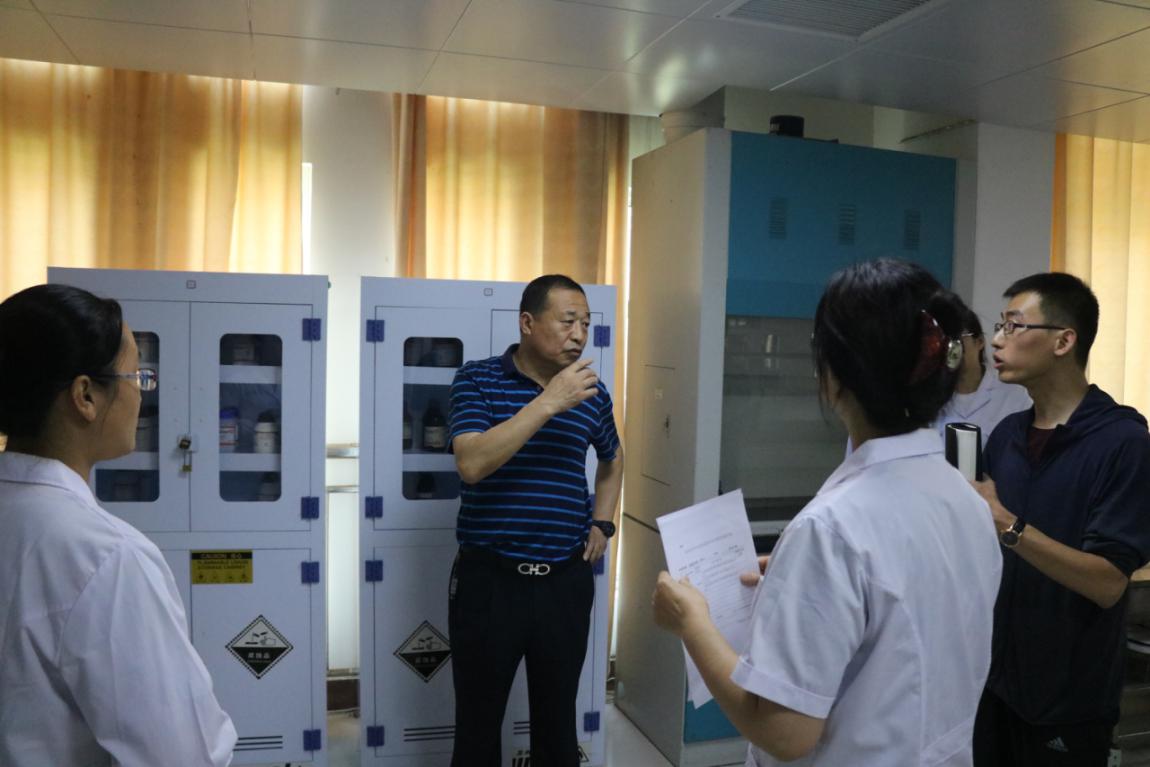 张传宝副校长带队开展暑假前校园安全检查