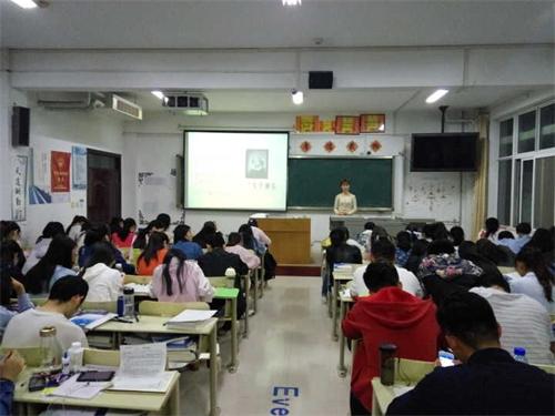 2015级口腔5.6班成功举办“至诚则成,立信于行”主题班会